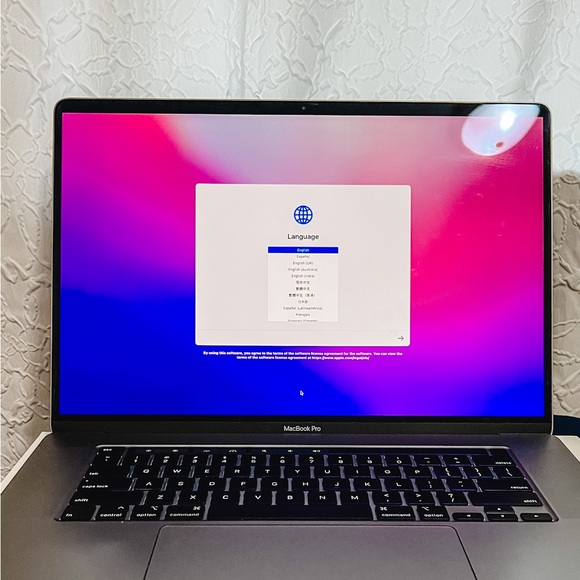 Apple MacBook Pro 16" (1TB SSD, Intel Core i9 9th Gen., 2.30 GHz, 16GB) Laptop - Picture 4 of 4